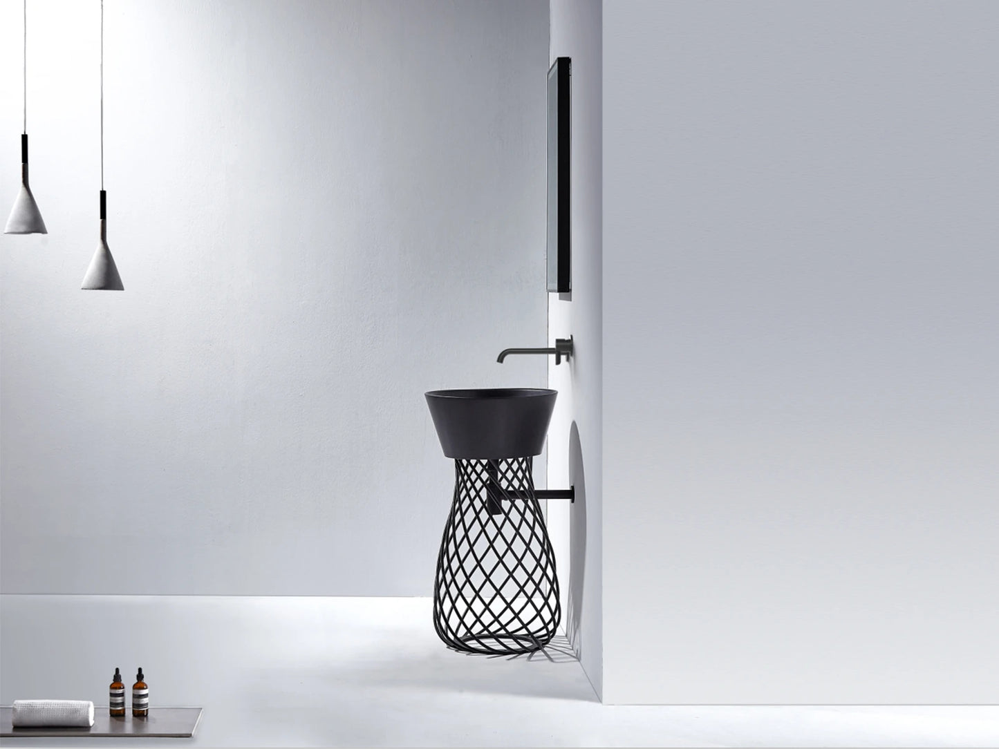 Katı Yüzey Ayaklı Lavabo - Sophie