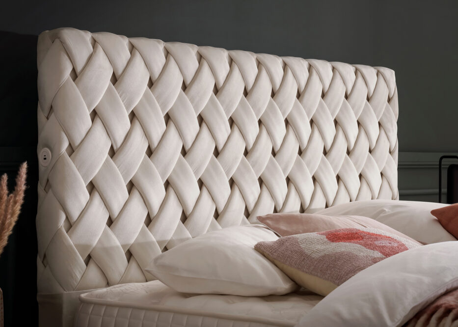 Luxus Boxspringbett Crowne in Velours - Altweiß