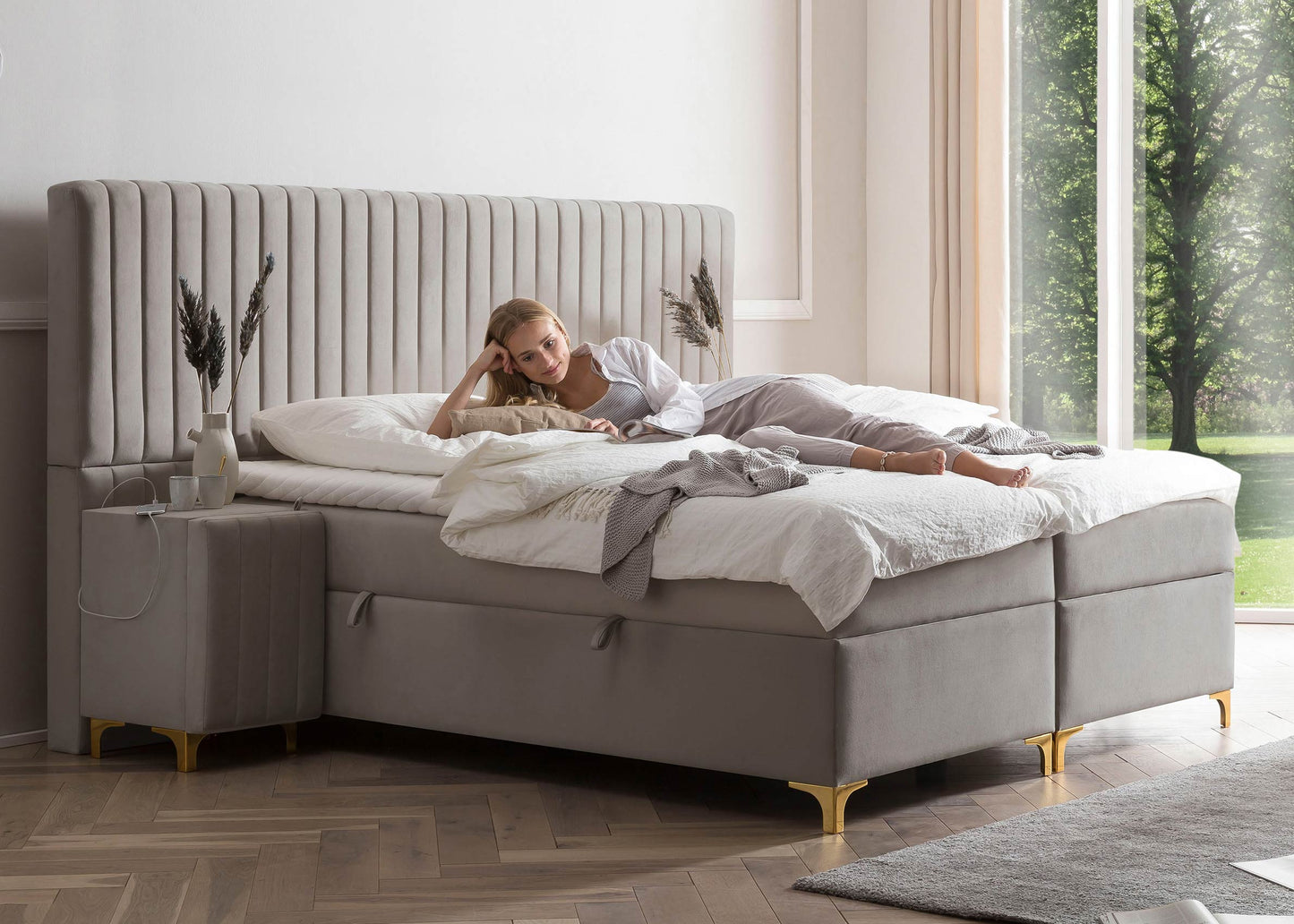 Boxspringbett mit Bettkasten in Vxelours Grand Paris